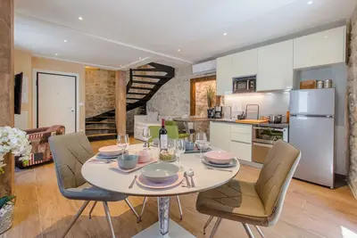 Image de Apartment Petra in 400 year old stone house, city center