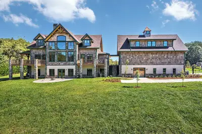 Image de New Asheville Dream Home! Bball court, fire pit, theatre, pool table!