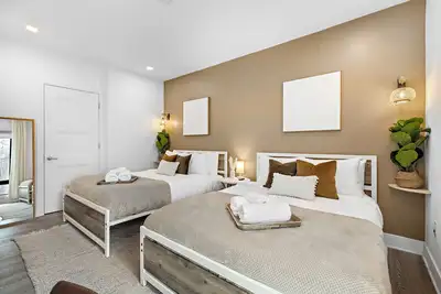 Image de Modern 3br, Sleeps 15, 30% off, Free 2 Pkng