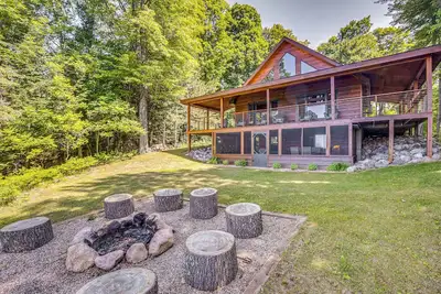 Image de Lakefront Townsend Cabin w/ Fire Pit, Private Dock