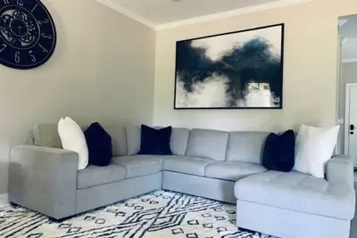 Image de New Build Cozy & Quiet House with Distant views. Masters Rental