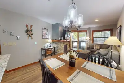 Image de Rimfire Lodge-1st Floor-Village Center-Steps from shops restaurants slopes