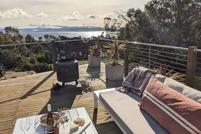 Image de Sun-drenched with spectacular views. Central location for exploring Bruny.