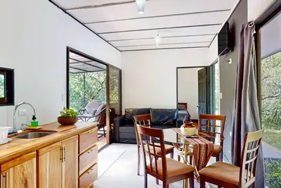 Image de Inviting riverfront home with mountain views, full kitchen, & dog-friendly