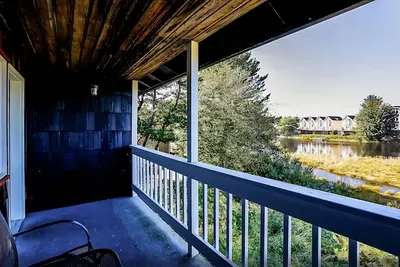 Your Refreshing Getaway! Kitchenette, Pets Allowed, Free Parking!