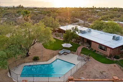 Image de 1960's Mid Modern| Pool | Mnt Views | Burnt Adobe