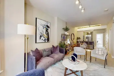 Image de Chic River North Retreat