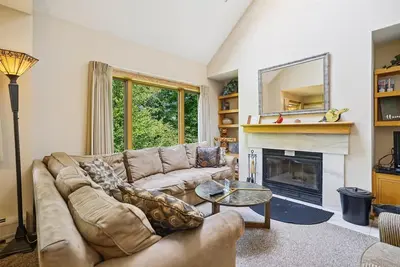 Image de Enjoy this spectacular Condo near the sports center sleeping 4 J5b