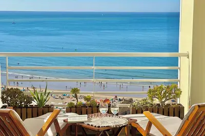 Image de Elegant beachfront  apartment Wi-Fi Airco