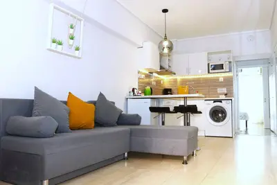 Image de Aesthetic Apartment with Separate Bedroom & Backyard in a Safe City Centre Area\n