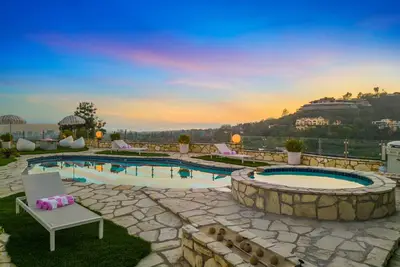 Image de Beverly Tree House - Classic Hollywood Estate with Breathtaking Views