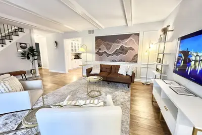 Image de 4-Bedroom Retreat • Near Convention Center • King Beds