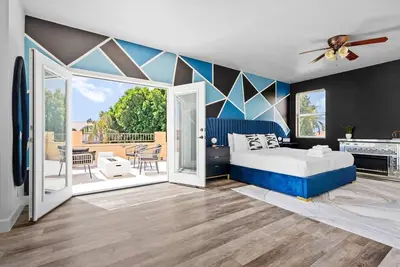 Image de Luxurious Private Estate with Heated Pool\/Spa and Sport\/Pickleball Court