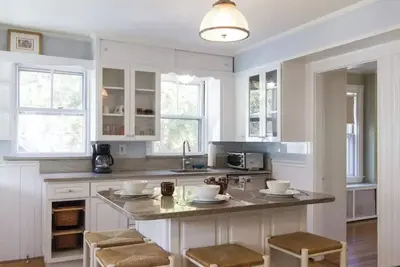 Image de Lovely, Spacious Cottage near Craigville beach