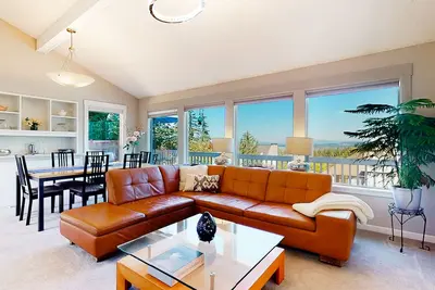 Peaceful home with incredible valley view, deck, gas firepit & fireplace