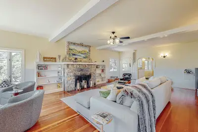 Image de Dragon Cottage | Historic house in Healdsburg with Russian River Valley views