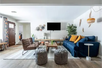 Image de Blue Beach Cottage - 5 Minute Walk to Private Beach!