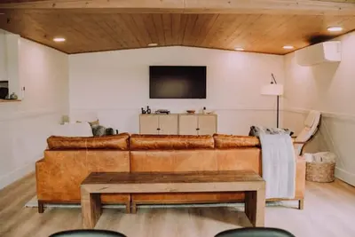 Image de Stylish & Cozy Home - Newly Renovated