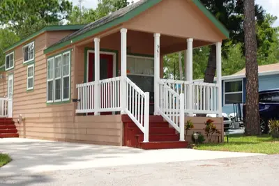 Image de The Tiny Farmhouse Big Comfort! Pool access