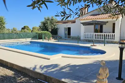 Villa Tivissa avec piscine à 5 min  des plus belles criques de la Costa Daurada