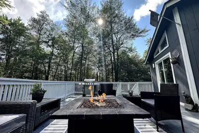 Image de Modern Cabin in Mt. Poconos: Hot Tub, Game Rm, Firepit, Karaoke, Grill