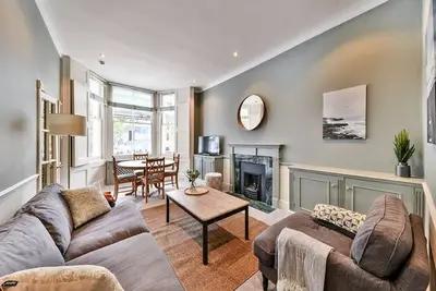 Image de New listing! Classic Kensington home