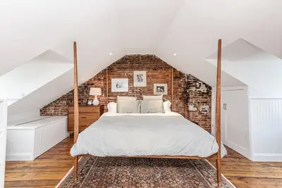 Image de Historic Chic Charlestown Single Family Home