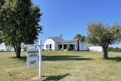 Image de Relax by the fireplace, enjoy our quiet countryside 1-bedroom