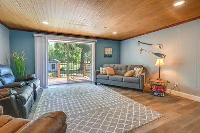 Image de Chippewa Falls Retreat on Lake Wissota w/ 2 Decks!