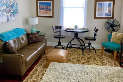 Image de Cozy Upstairs Unit in Historic Charleston