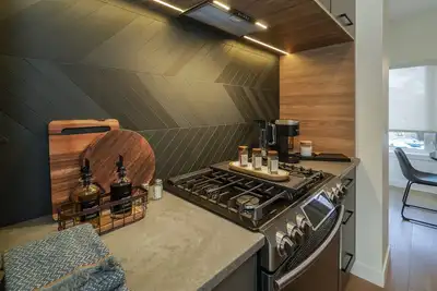 Image de Luxuriously Designed | Garage & Free Parking | King Bed | Dt View | Fast Wifi