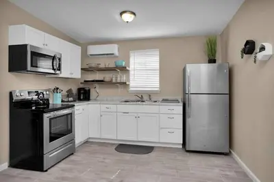 Image de Parkway Apartment 3br · 3-Br Guesthouse on 6 Peaceful Acres