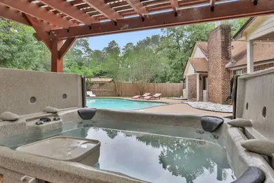 Image de Beautiful Home w/Pool & Separate Guesthouse on 6 Acres