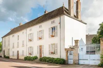 Image de Belle Demeure: 200 m2, cour et jardin, joli village au coeur de la Bourgogne!