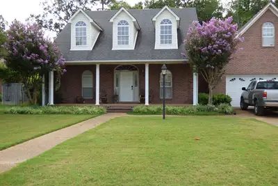 Image de Beautiful \"Twelve Oaks\" home