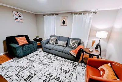 Image de Modern New Designer 2 Br Unit - Near University/Hospitals\n