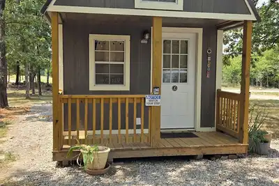 Image de Cozy Cabin in the woods! Close to lakes, hunting, fishing, Plenty of parking!