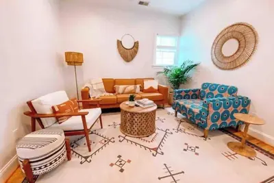 Image de Bright Boho Historic Home Downtown Charleston