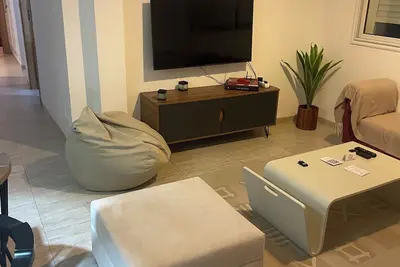 Image de Appartement S1 Avec Grande Terrasse Ă 10 min de la Plage