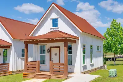 Image de Row Home - Family Cabin A