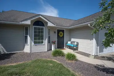 Image de 2br/2Bth, walking to Holiday World. Outdoor grilling area. Family Friendly! !
