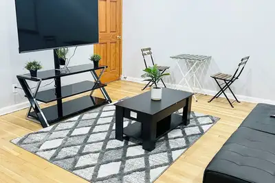 Image de Perfect  2 bdr apt for comfortable living  with parking mins from Ubs stadium