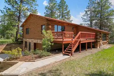 Image de Modern Log Cabin, Great Deck, 10 min from Durango!