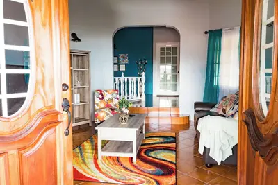 Image de 3-bedroom & 2-bathroom luxury ocean view home- Suv included with booking