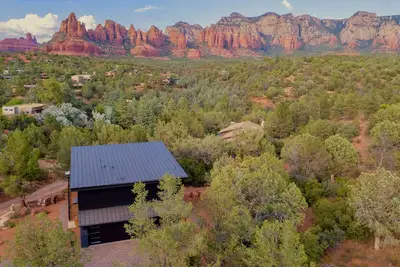 Image de Above the trees and in front of the views!