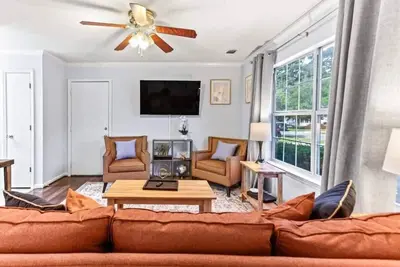 Image de 20 Mins from the Airport- Sunny Soling Hideaway