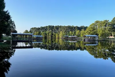 Image de Fishers Getaway! Direct Lake Access w/ Private Dock and Boat Ramp! ! !