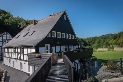 Image de Ruim Sfeervol Appartement met Tuin Midden in de Natuur in de Buurt van Winterberg