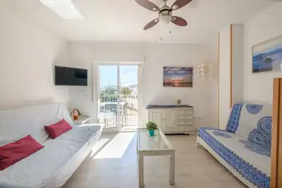 Appartement 'Premier Salida Directa A La Playa' avec piscine partagée, terrasse privée et balcon