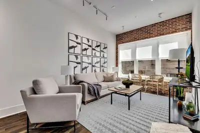 Loft Style Spacious Lux Apt 102, sleeps 6